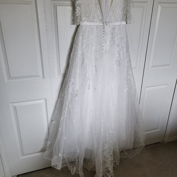 New wedding dress sz 16 - Picture 8 of 9